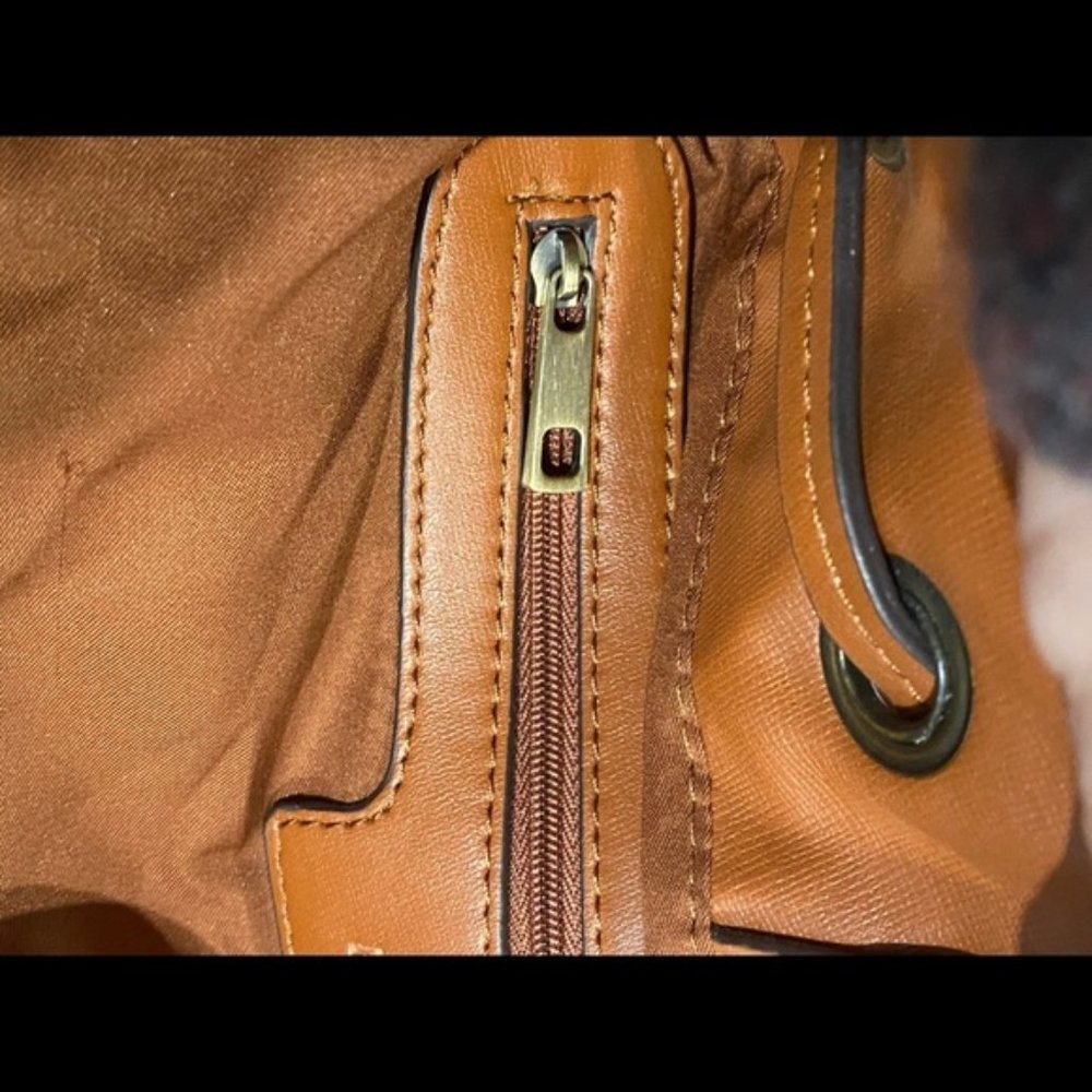 HEYS Bucket Purse Fringe Drawstring Inner zip - Picture 8 of 9